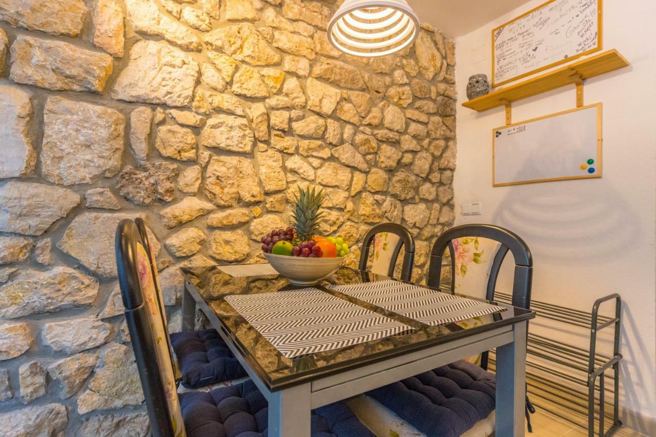 Lapis Apartment *